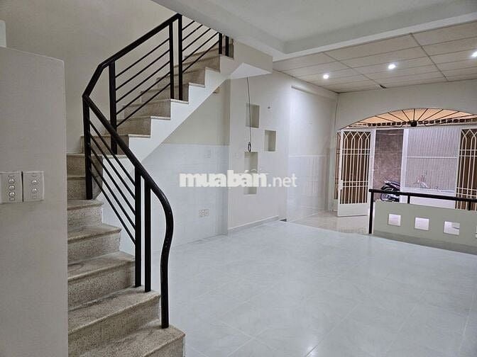 Cho thuê nhà nguyên căn 2 phòng ngủ hẻm Nguyễn Tất Thành Quận 4
