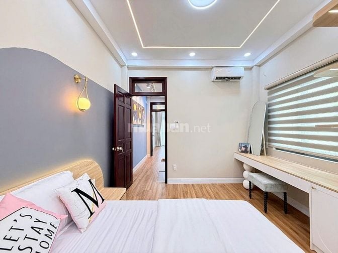Bán nhà HXH Phan Xích Long, DT 63m2, 4 tầng, Mới, Vào ở liền, 10,2 tỷ 