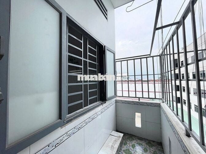 Phòng ngay ĐH HUB, Hoàng Diệu 2 cửa sổ thoáng như hình
