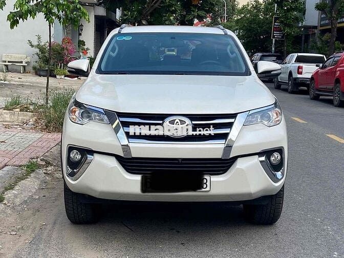 Toyota Fortuner 2.7V 2016 Trắng Tự động