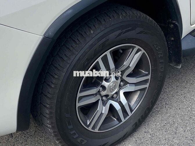 Toyota Fortuner 2.7V 2016 Trắng Tự động