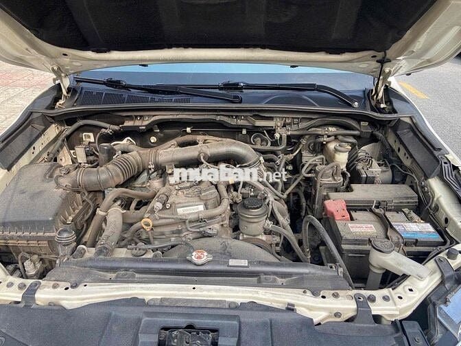 Toyota Fortuner 2.7V 2016 Trắng Tự động