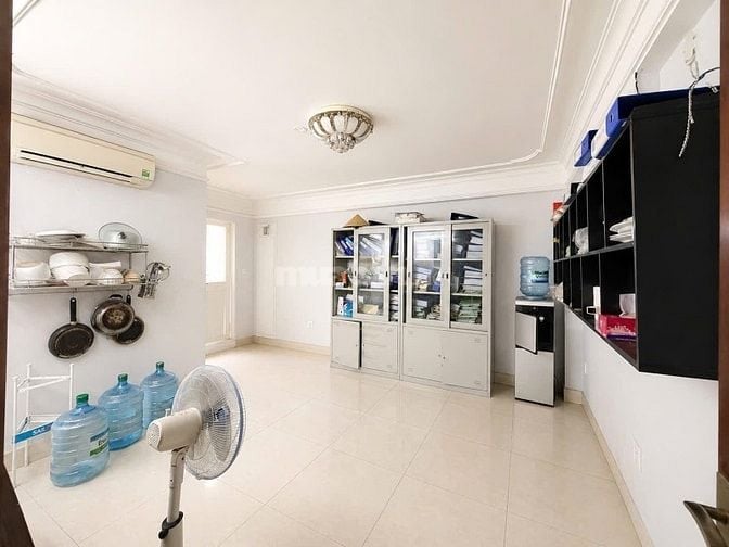 Cần bán toà nhà 6 tầng kế bên khu Bắc Hải - hẻm thông - 5,6m x 20m
