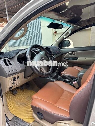Toyota Fortuner 2013 Số sàn Dầu Bạc