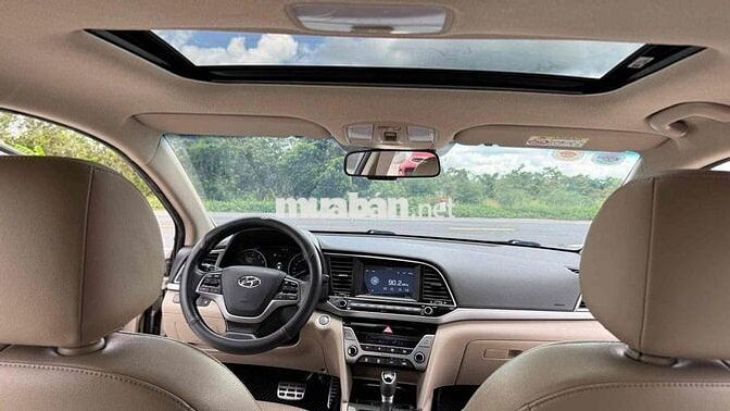 Hyundai Elantra 2.0 AT 2018 Vàng cát 130.000 km