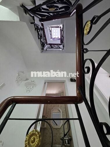 GIẢM SÂU 700 TRIỆU GẤP BÁN NHÀ LÊ ĐẠI HÀNH VÌ CÓ GIẤY ĐỊNH CƯ
