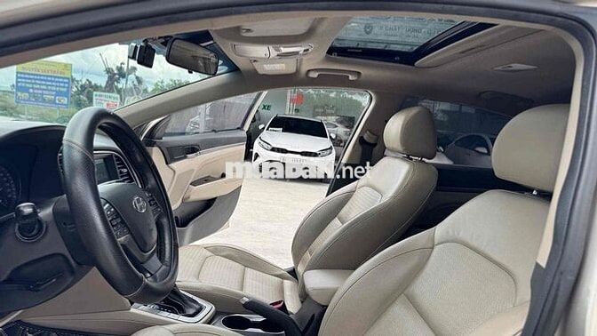 Hyundai Elantra 2.0 AT 2018 Vàng cát 130.000 km
