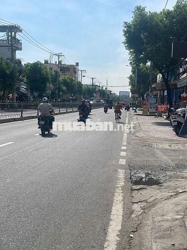 NHÀ CHO THUÊ MẶT TIỀN ĐƯỜNG LÊ VĂN QUỚI 4X18M THÔNG SUỐT CẤP 4