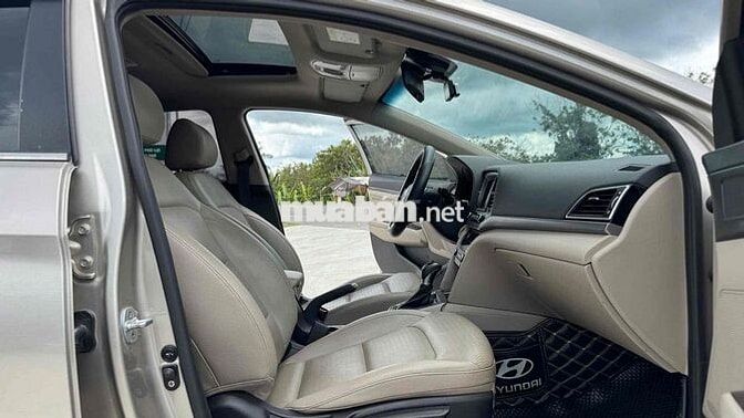 Hyundai Elantra 2.0 AT 2018 Vàng cát 130.000 km