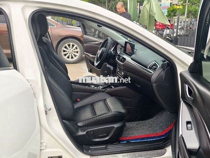 Mazda 6 2.0 Premium 2019 Trắng Ngọc Trai