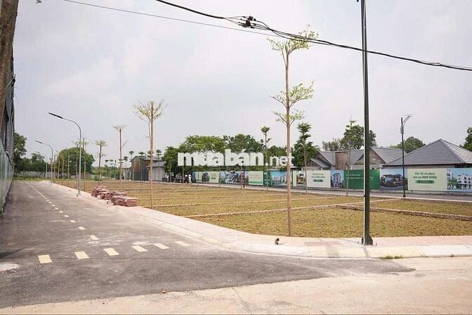 BÁN LÔ ĐẤT 132M, MT 8M, NGÃ BA KINH DOANH, NHỈNH 3 TỶ , HOÀ LẠC