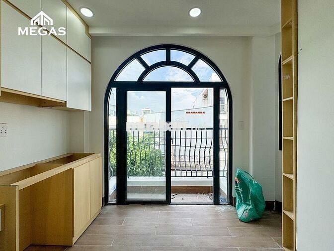 STUDIO MỚI XÂY - THANG MÁY, FULL NỘI THẤT NGAY CHỢ THẠCH ĐÀ