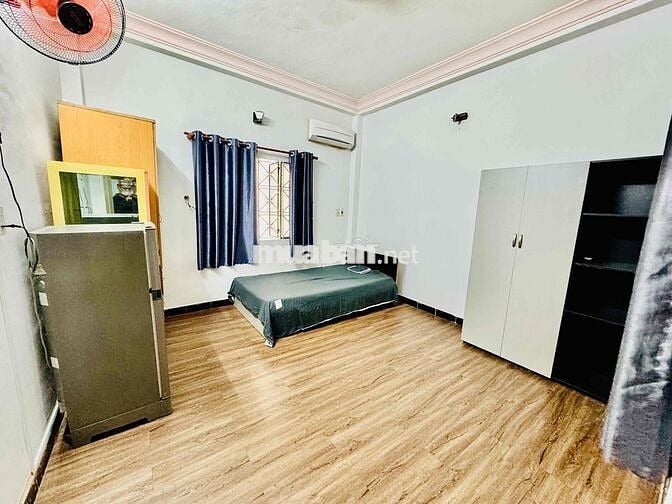 Phòng cửa sổ lớn 25m2 lầu1, mặt tiền, bếp ngăn riêng,cv Hoàng văn Thụ