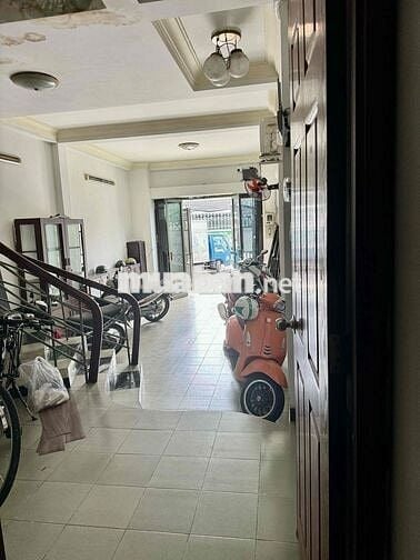 Phòng cửa sổ lớn 25m2 lầu1, mặt tiền, bếp ngăn riêng,cv Hoàng văn Thụ