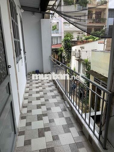 Cho thuê nhà trọ nhà 1 trệt+ 1 lầu sàn gỗ,ban công riêng