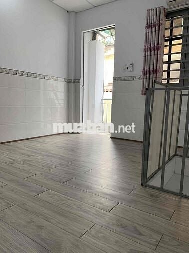 Cho thuê nhà trọ nhà 1 trệt+ 1 lầu sàn gỗ,ban công riêng