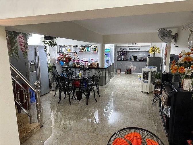 Cho thuê nhà mặt đường Nghi Tàm, tiện kinh doanh, làm văn phòng