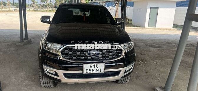 Ford Everest 2022 7 chỗ màu đen