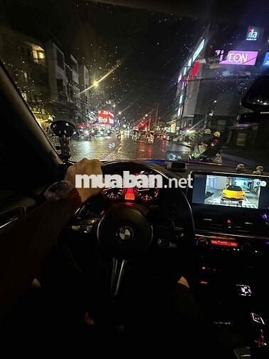 BMW X5 SUV 5 chỗ màu Đen