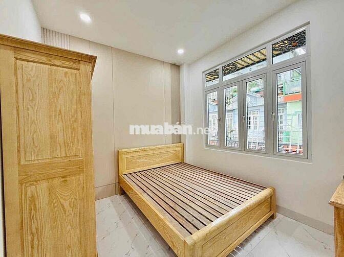 NHÀ GẦN NGÃ TƯ GA. TRỆT 2 LẦU 4PN 3WC ( SẴN NỘI THẤT )