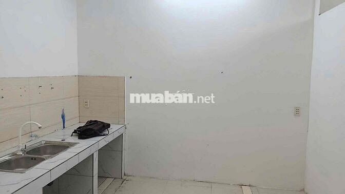 Cho thuê nhà cấp 4 sân rộng, hẻm xe tải thông đường số 2,Phường Truong