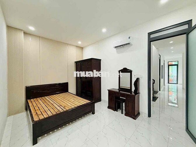 NHÀ GẦN NGÃ TƯ GA. TRỆT 2 LẦU 4PN 3WC ( SẴN NỘI THẤT )
