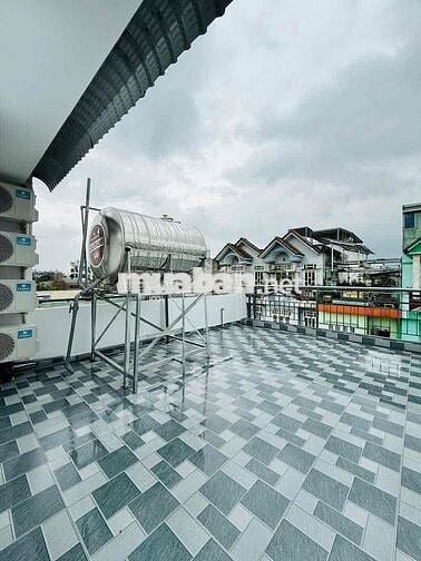 NHÀ GẦN NGÃ TƯ GA. TRỆT 2 LẦU 4PN 3WC ( SẴN NỘI THẤT )