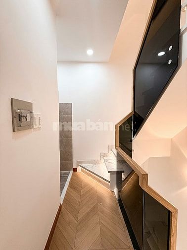 Bán nhà Mới Hẻm Võ Văn Tần, 2 Phòng ngủ, Full nội thất, Vào ở liền