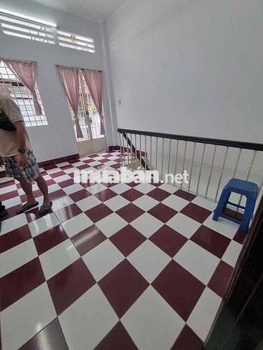 Cho thuê nhà Mới, thông thoáng - trệt 1 lầu, đường CMT8 Q10