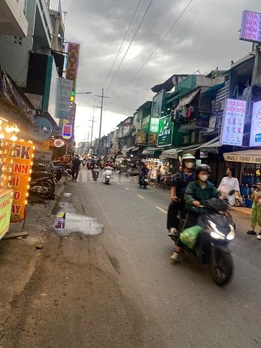 Cho thue nha 2 mat tien truoc sau