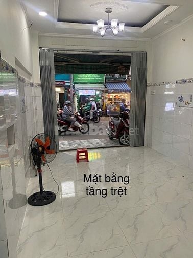 Cho thue nha 2 mat tien truoc sau