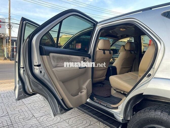 Toyota Fortuner 2015 máy dầu, số sàn, chất xe đẹp