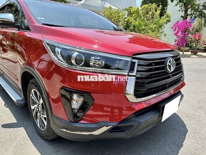 Toyota Innova Venturer AT 2022 màu đỏ