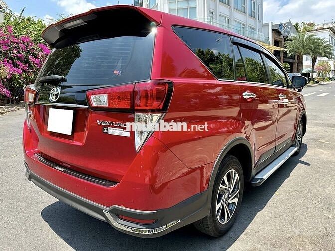 Toyota Innova Venturer AT 2022 màu đỏ