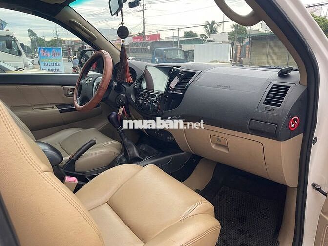 Toyota Fortuner 2016, máy dầu số sàn, Màu trắng