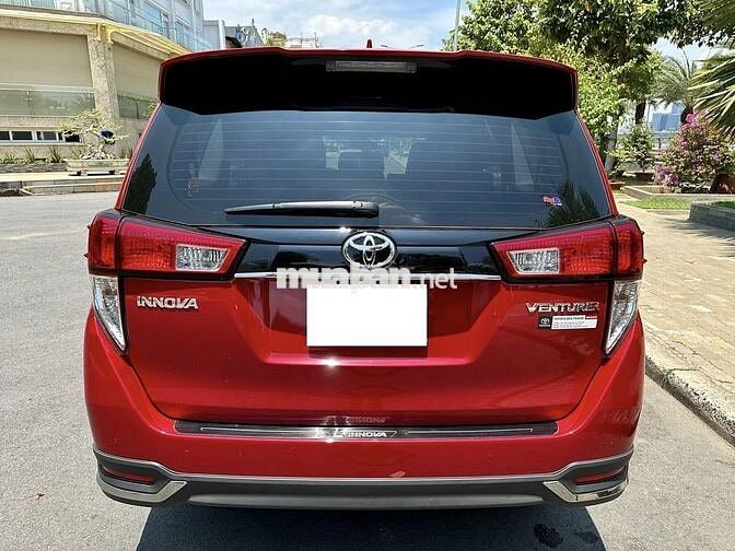 Toyota Innova Venturer AT 2022 màu đỏ