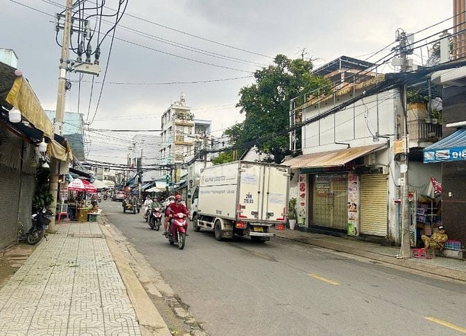 CHO THUÊ KHO BÃI RỘNG GẦN CHỢ ĐẦU MỐI HÓC MÔN