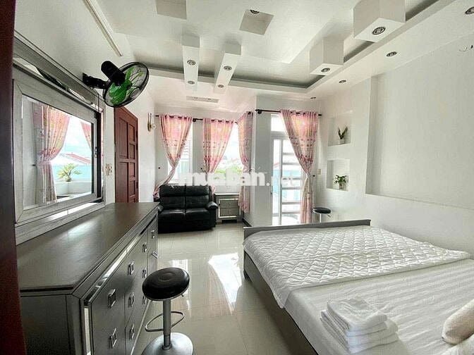 Nhà 6 phòng ngủ - ngay Hùng Vương