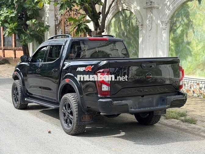 Nissan Navara 2022 4x4 Tự động Đen