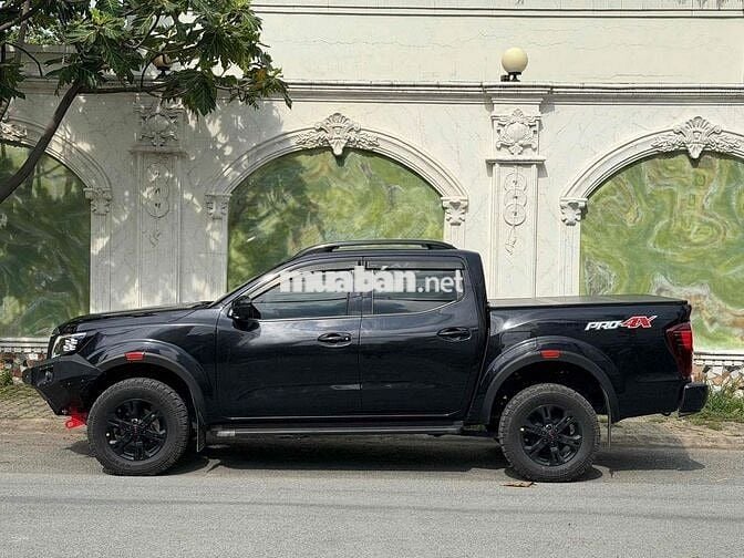 Nissan Navara 2022 4x4 Tự động Đen