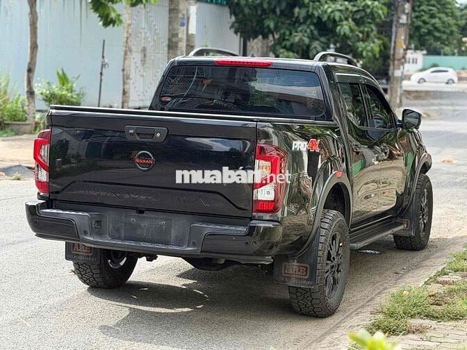 Nissan Navara 2022 4x4 Tự động Đen
