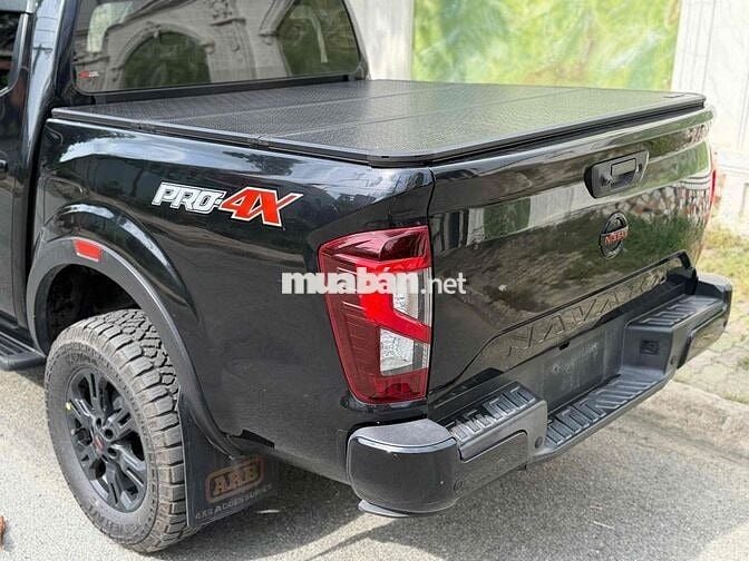 Nissan Navara 2022 4x4 Tự động Đen