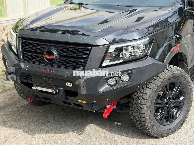Nissan Navara 2022 4x4 Tự động Đen