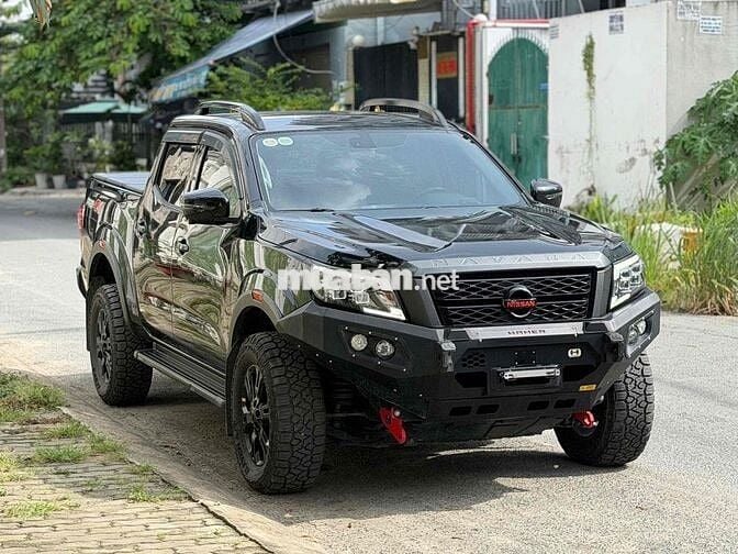 Nissan Navara 2022 4x4 Tự động Đen