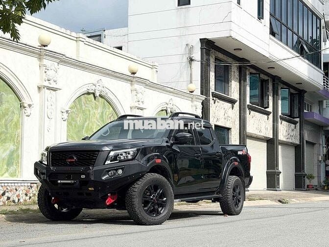 Nissan Navara 2022 4x4 Tự động Đen