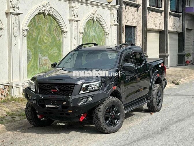 Nissan Navara 2022 4x4 Tự động Đen