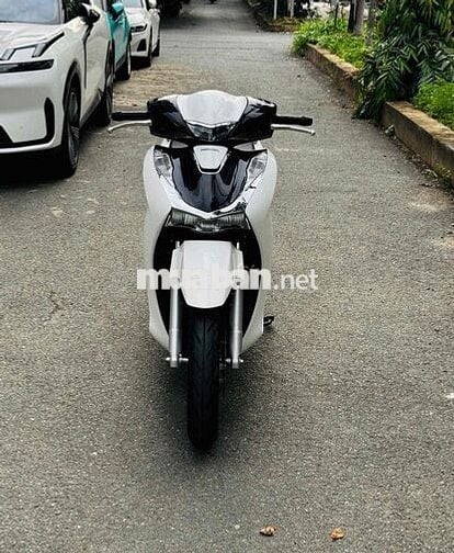 Honda SH 125i ABS 2024 Trắng đen