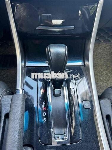 Honda Accord 2018 Tự động Xăng 80.000 km Đen