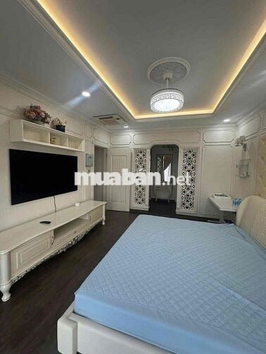 Cho thuê căn hộ sân vườn độc bản Royal CiTy! 156m2