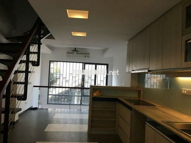Cho thuê nhà riêng tại Trần Cung. Dt 40m2 x 5 tầng giá 15 triệu/tháng
